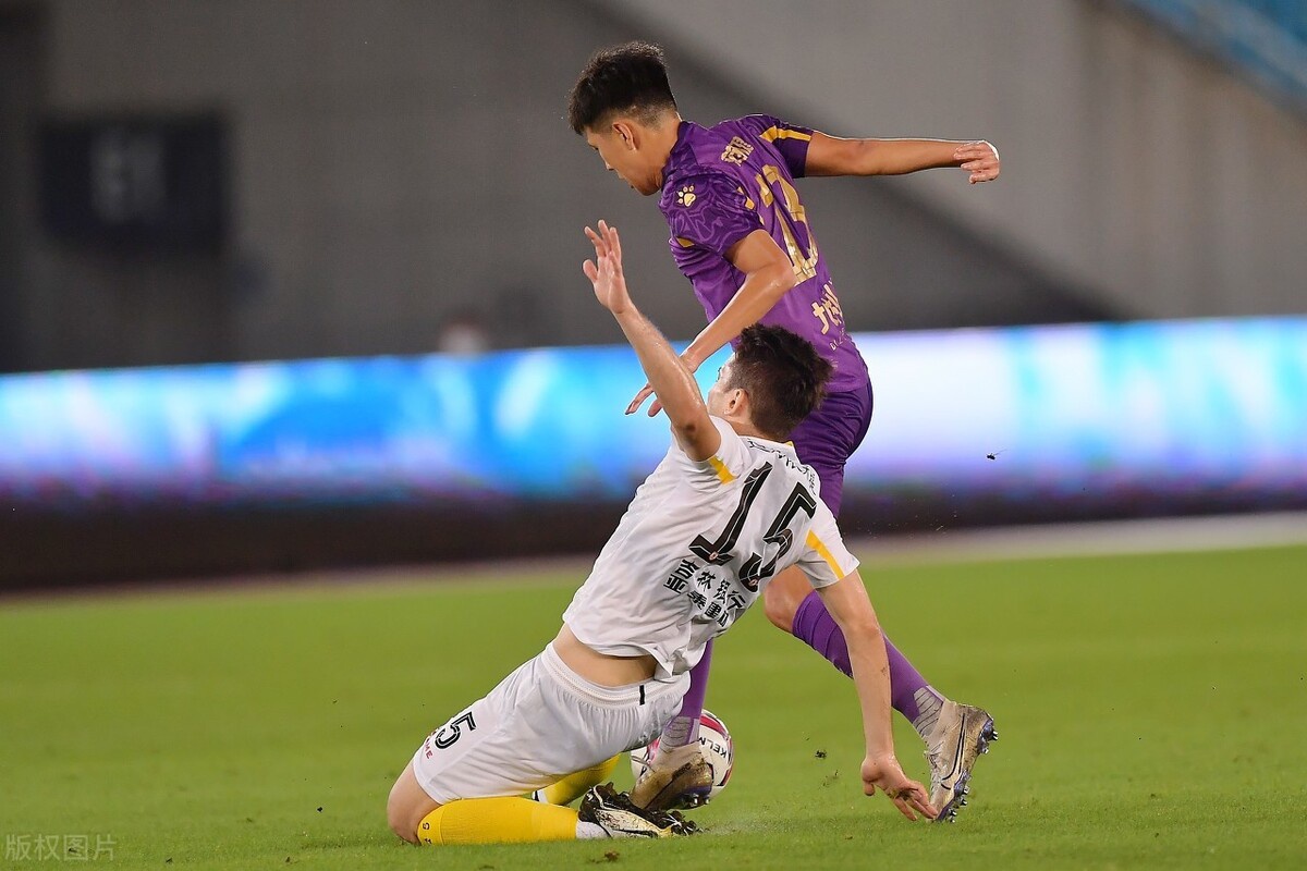 包含马德里竞技训练开放日，今夜队长鼓劲引欢呼，CBA常规赛在即，资深球员宣示担当的词条